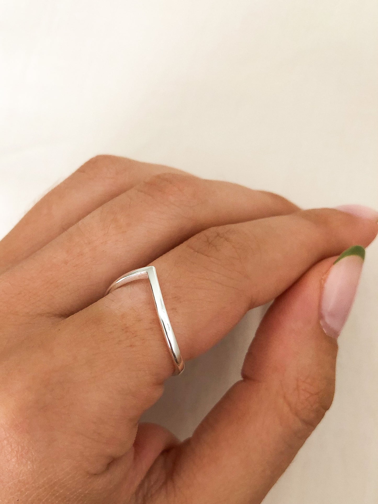 ANILLO LINE PLATA